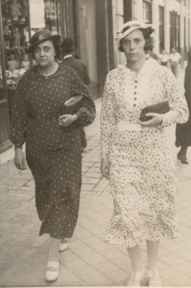1940. Carmen y Rosa Arilla