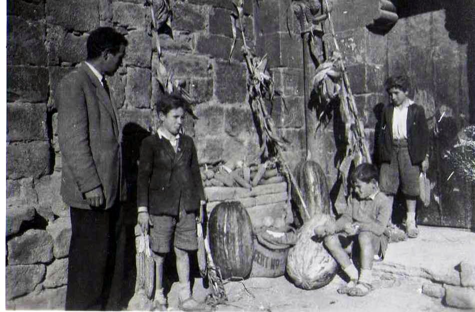 13. 1951-Exposición productos